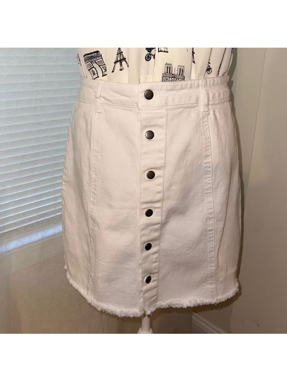 Harper Heritage L White Snap Front Raw Fringe Hem Mini A-Line Denim Skirt